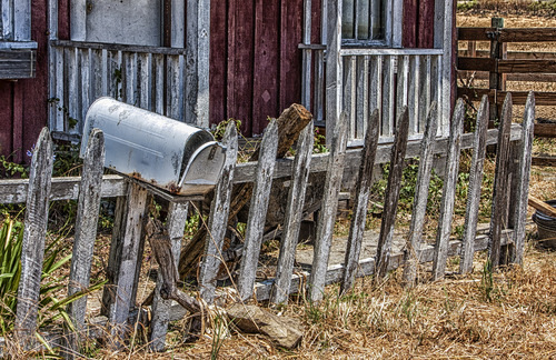 photo of an old fence and mailbox