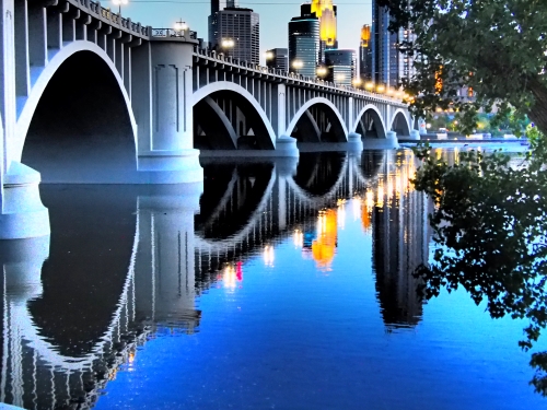 striking photo of the Third Ave Bridge in Minneapolis