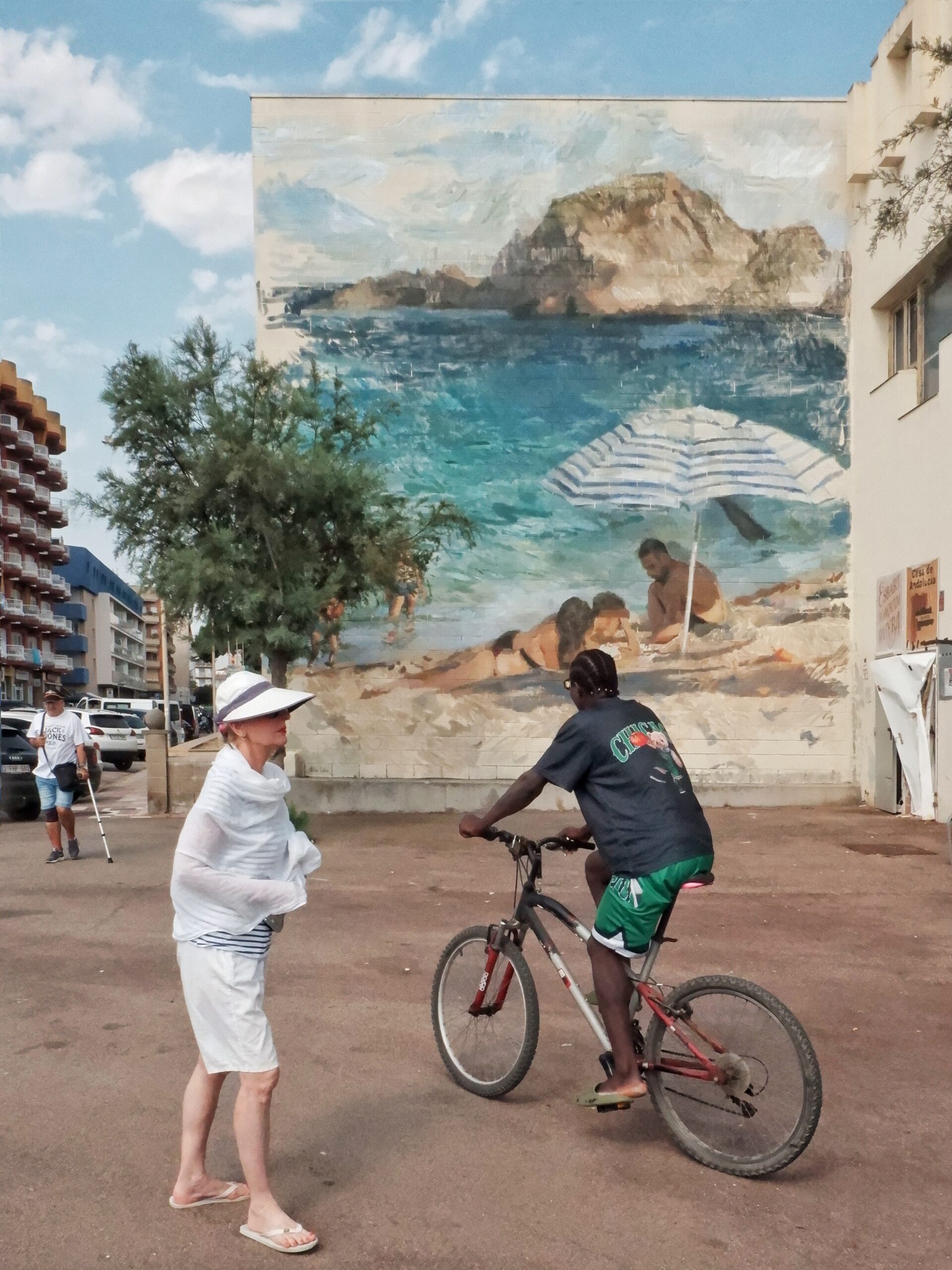 Photo by Alba Fabre Sacristán on August 31, 2026. May be an image of one or more people, bicycle, headscarf, street and text.