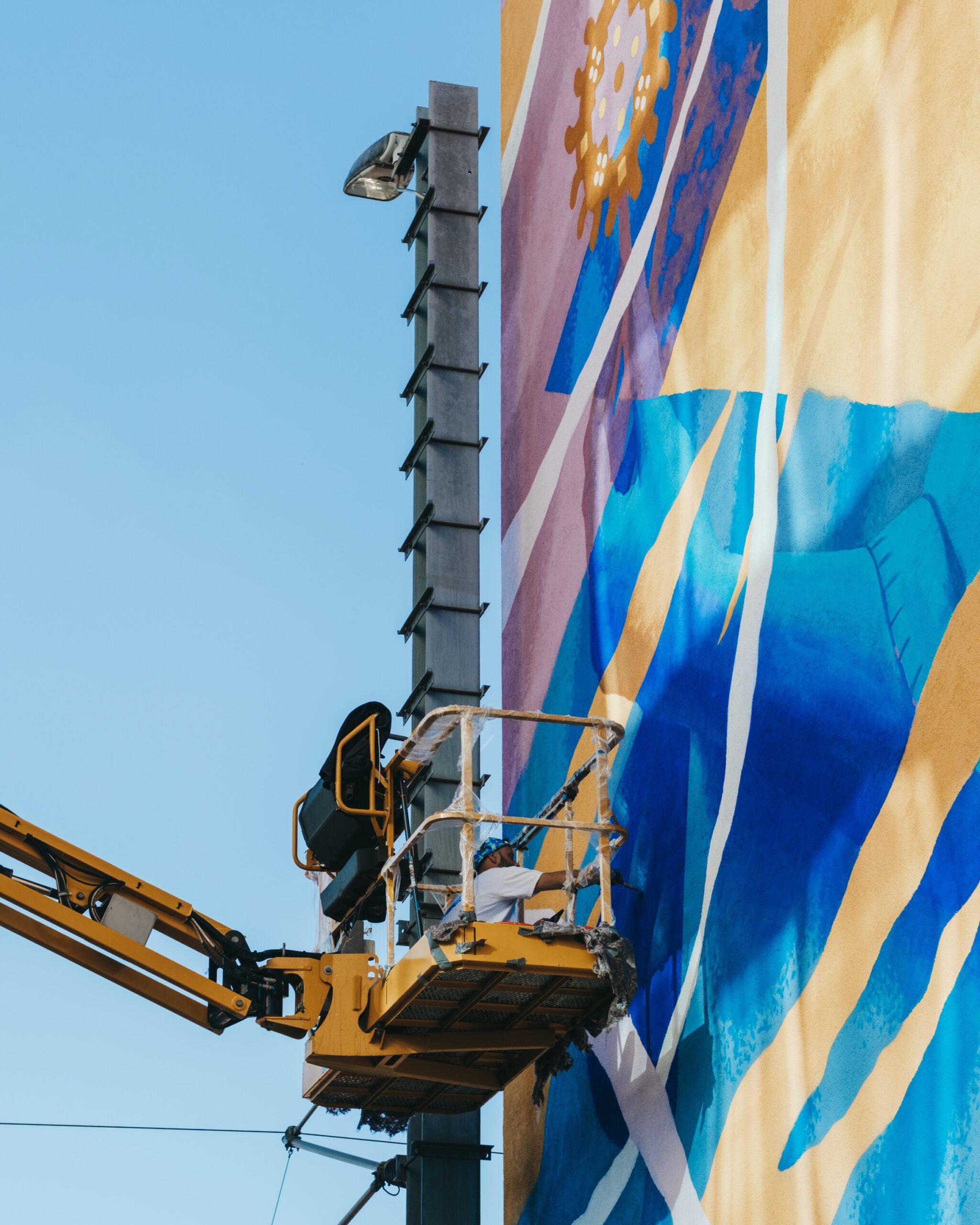 Photo by Calle Libre Street Art on September 24, 2026. May be an image of crane, buildings and text.