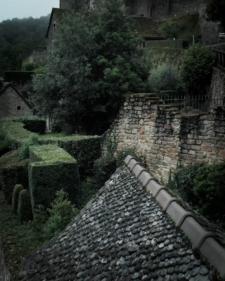 Video by case_maclaim on October 08, 2026. May be an image of Eltz Castle, the Cotswolds and text.